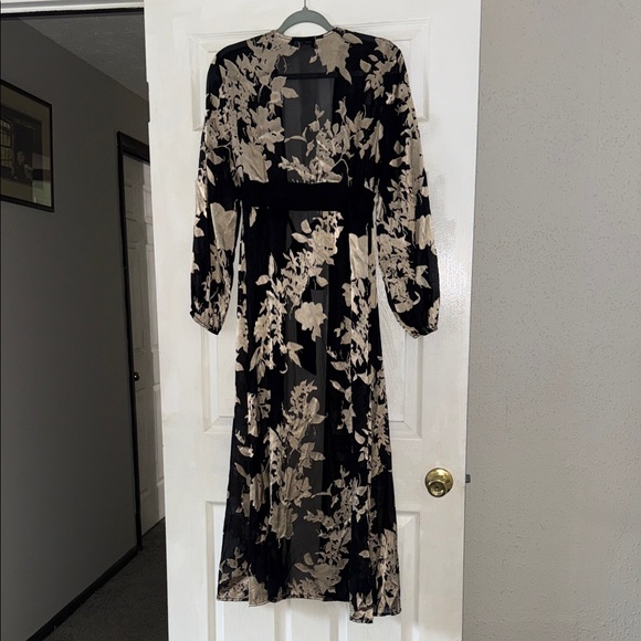 Black & Cream Floral Long Sheer Robe - Picture 4 of 4